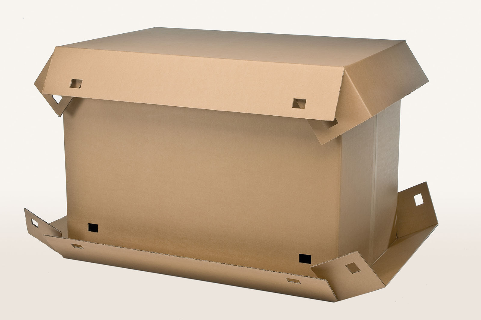 Die Transportbox besteht aus einem Kartonboden, einem Kartondeckel und einem Stülpkarton. Innen ist eine konstruktive Schaumpolster Verpackung für eine OP-Leuchte